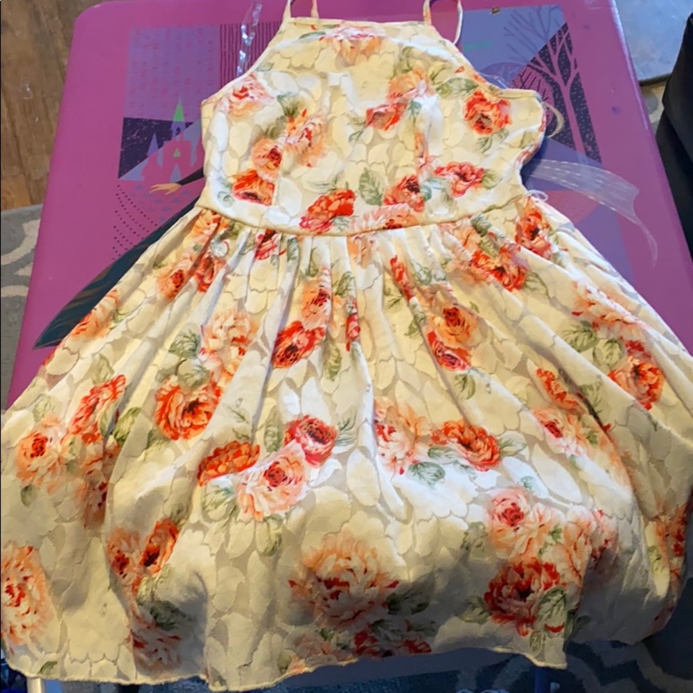 Dress - Picture 2 of 4